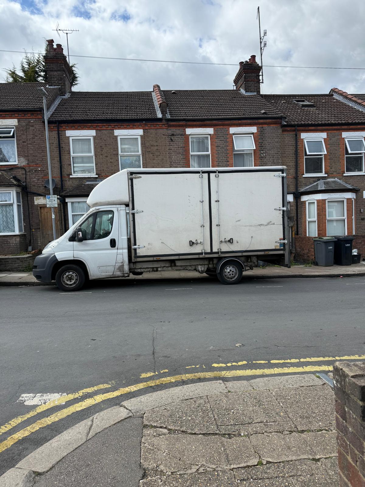 Luton van barn doors street view
